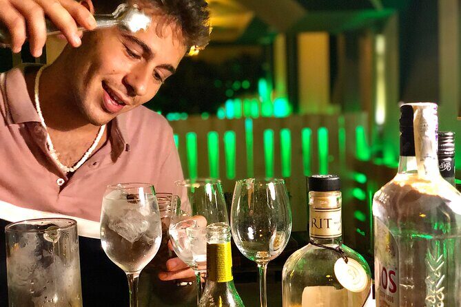 1-Hour Gin Tonics Guided Workshop with special view in Madrid - Three Spanish gins, three guided gin tonics: the tasting flow