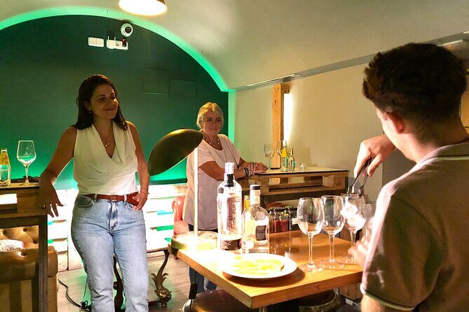1-Hour Gin Tonics Guided Workshop with special view in Madrid - Tapas paired with each G&T: why the food matters here