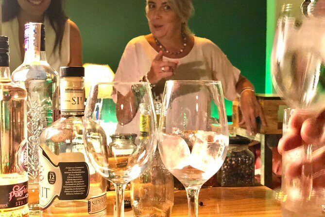 1-Hour Gin Tonics Guided Workshop with special view in Madrid - Group size (max 16) and the social feel you should expect