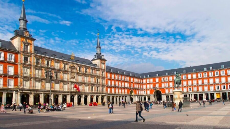 15 Cultural Madrid 10- Hour Private Tour - Royal Palace: 18th-century splendor explained by the art in it