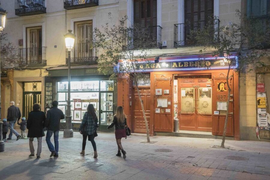 2.5-Hour Evening Tapas Tour through Madrid - Who this tour is perfect for (and who should skip it)