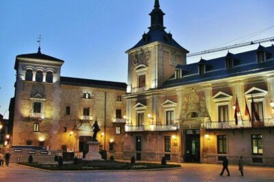 2-Hour Tour of the Madrid of Mysteries - Plaza de Pontejos and Puerta Cerrada: Ghosts Beneath the City
