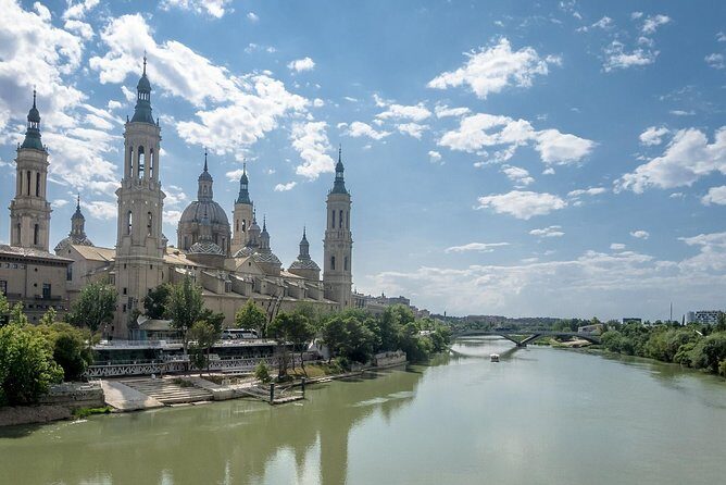 4-Day Northern Spain Guided Tour from Madrid - Coach logistics: group size, luggage, and how the day rhythm works