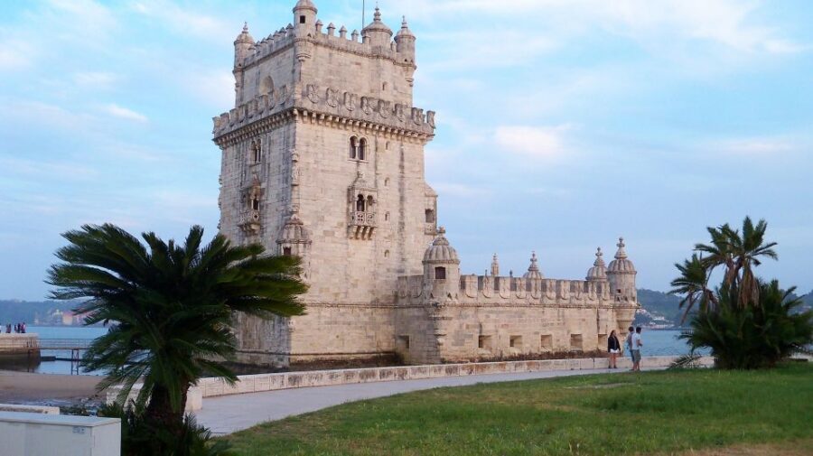 4-Day Portugal Tour from Madrid: Lisbon and Fatima - Day 1: Madrid to Trujillo, then Lisbon at night