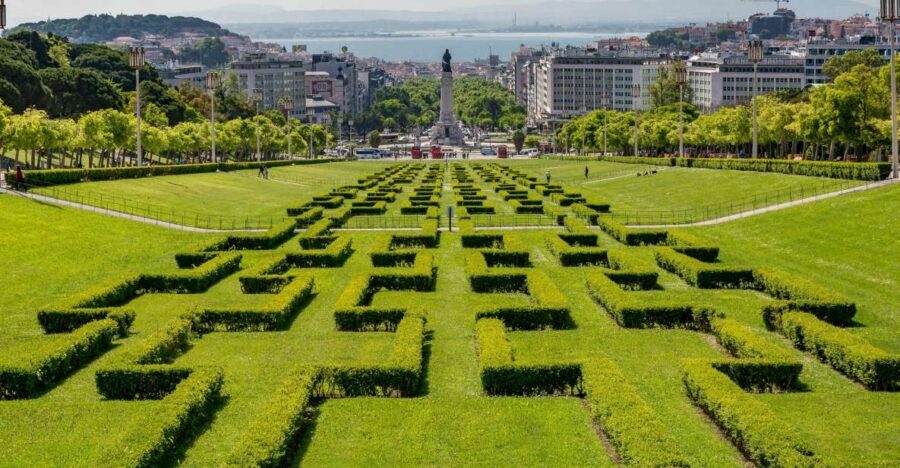 4-Day Portugal Tour from Madrid: Lisbon and Fatima - Day 1 practical tip: Your first Lisbon walk should be simple