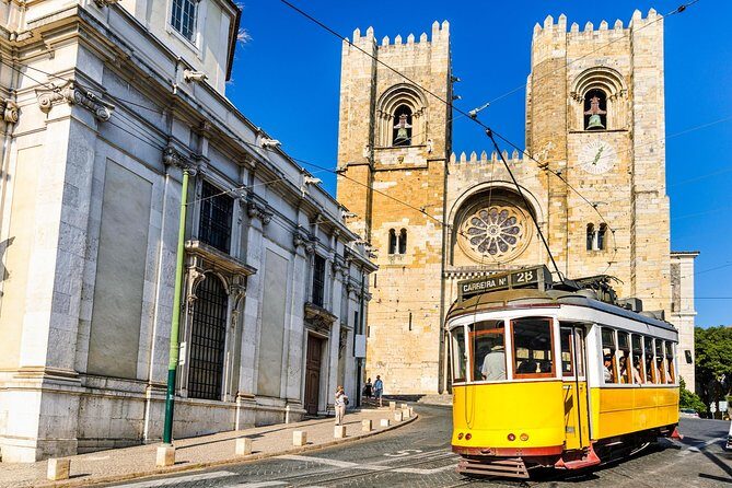 6 Day Portugal Tour including Lisbon and Fatima from Madrid - Day 2 in Porto: Cathedral and Santa Clara, Then the Douro Cruise