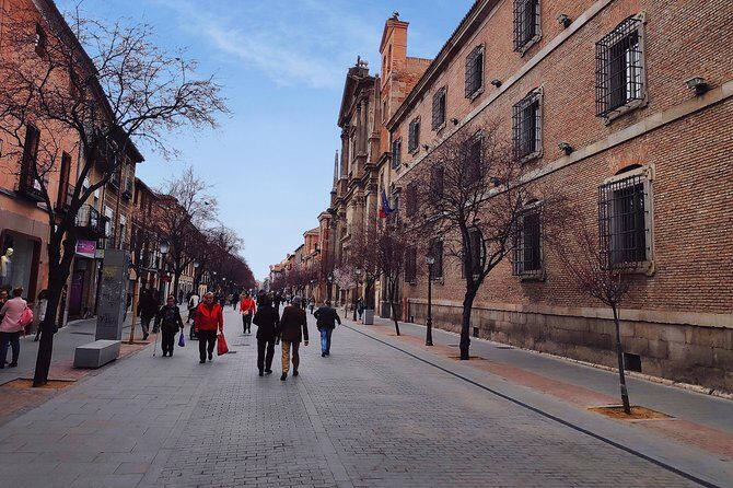 Alcala de Henares and Cervantes Guided Tour from Madrid - From Madrid to Alcalá by air-conditioned bus: the “doable in 5 hours” plan