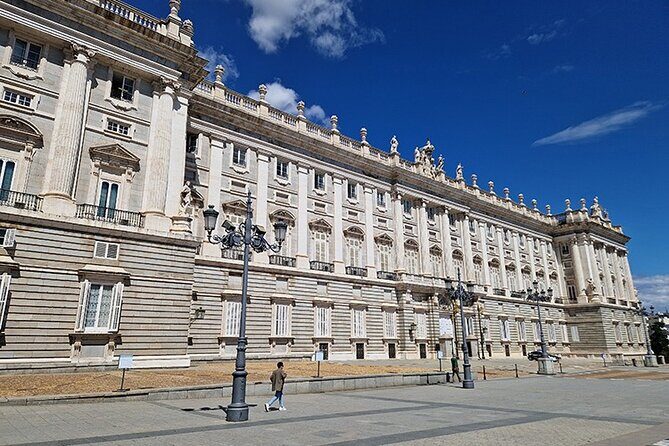 Andalusian Urban Escape - Where you start: Monument to Felipe IV and an easy return to base
