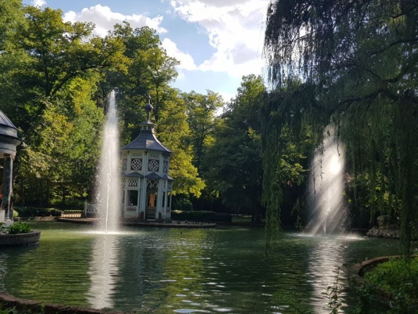Aranjuez: City and Gardens Guided Walking Tour - Town market stop: a quick taste of daily life