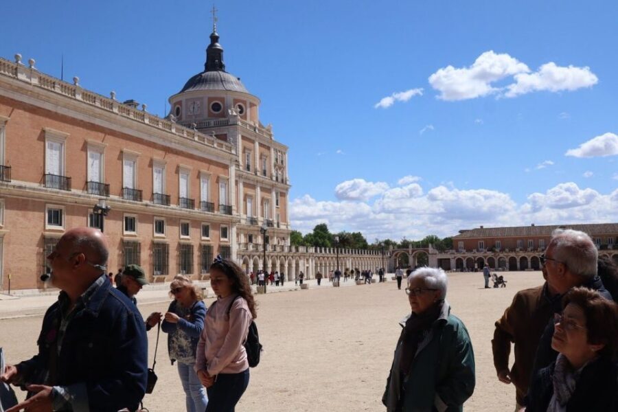 Aranjuez: City and Gardens Guided Walking Tour - Fountains, orchards, and myths your guide explains
