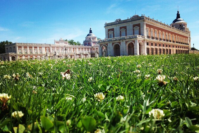 Aranjuez Essential - C. de Stuart, 111: your hub for the Monumental Zone experience