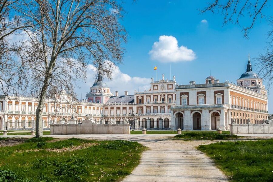 Aranjuez: Fast-Track Entry to the Royal Palace - Inside the palace: 20 rooms, clocks, and how to actually enjoy them