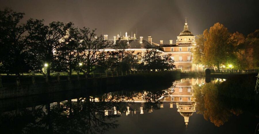Aranjuez: Mystery and Legends Guided Nighttime Walking Tour - Key points before you go