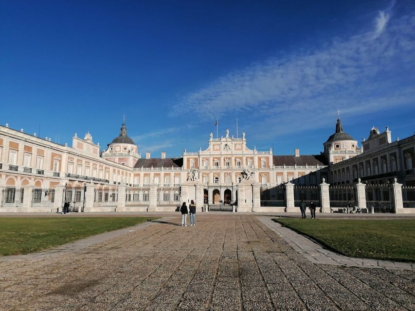 Aranjuez: Royal Palace Guided Tour - Queen’s Guard Room, Music Room, and the Throne Room: audiences with a pulse