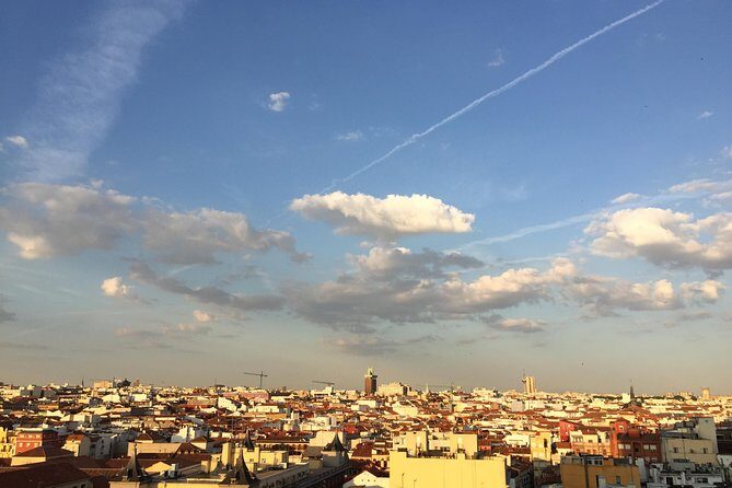 Architecture tour Gran Vía from its best rooftops 20thC - How the timing and walking level usually feels
