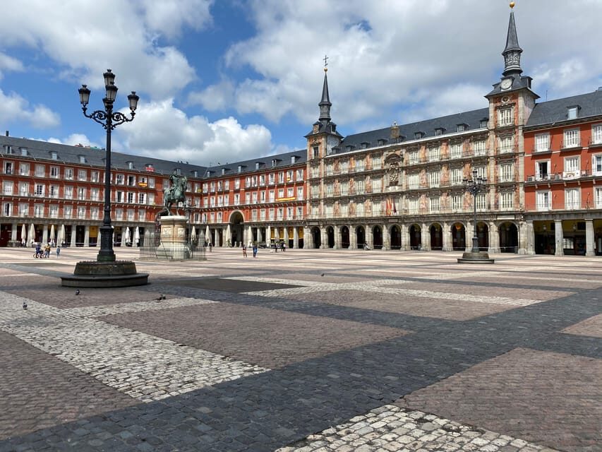 Architecture Tour: Old Historic Madrid with an architect - The price: paying for a private architect guide (and what you actually get)