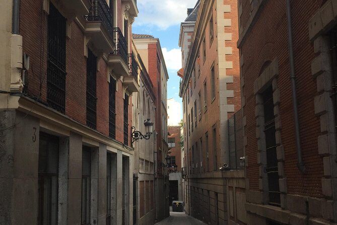 Architour through Lavapiés and Rastro with an architect - Imprenta Municipal: rationalist architecture from 1930