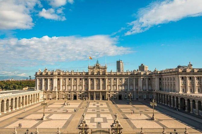 Arrival Transfer: Madrid Airport MAD to Madrid in Luxury Van - Timing: 60 minutes free waiting with flight tracking