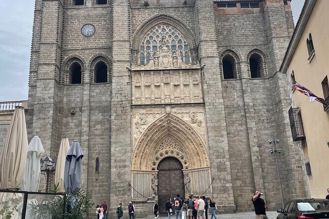 Avila and Segovia: Private Minivan Tour from Madrid - Plaza de Santa Teresa de Jesús: guided walking that turns names into meaning