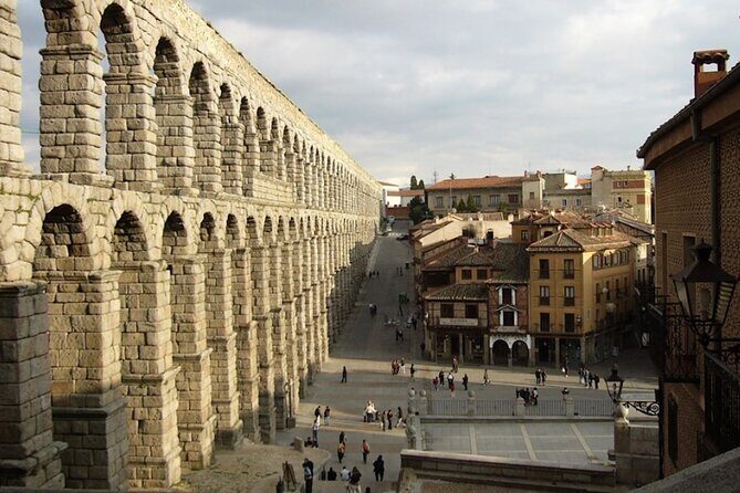 Avila and Segovia: Private Minivan Tour from Madrid - Los Cuatro Postes: a quick photo stop with real character