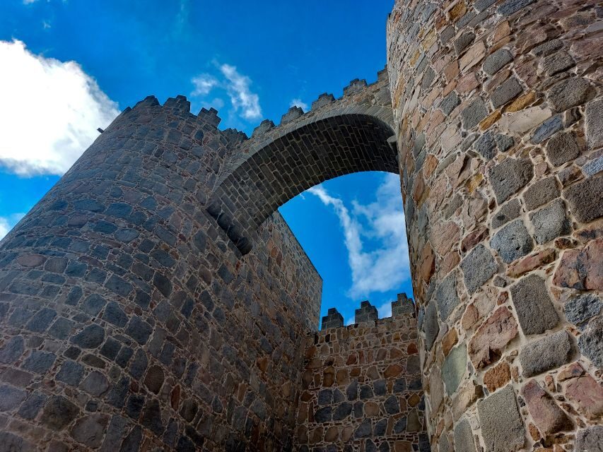 Ávila: Tour Privado Casco Histórico y Basílica San Vicente - Why Ávila’s walled center feels different right away