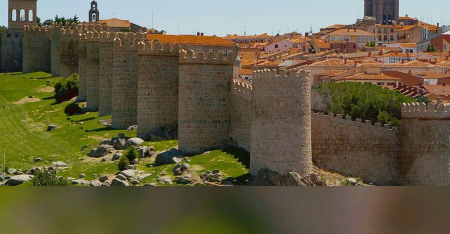 Ávila: Tour Privado Casco Histórico y Basílica San Vicente - Santa Teresa’s Birthplace Church and San Pedro at the center