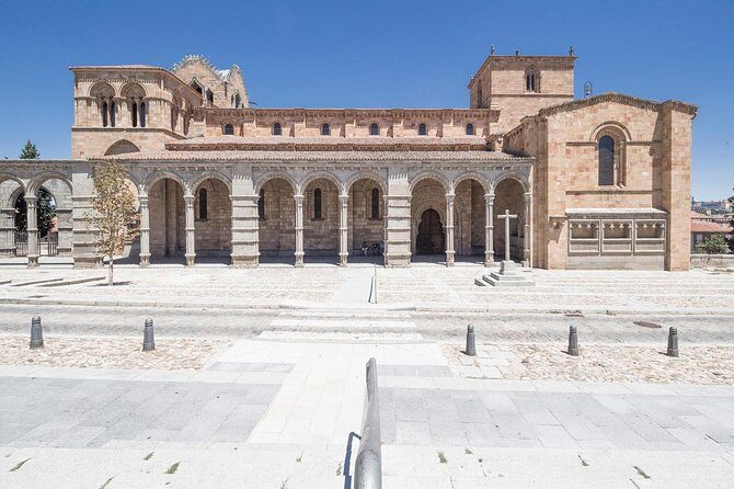 Avila with Walls and Segovia with Alcazar from Madrid - Cuatro Postes viewpoint: the Ávila wall moment you should not rush