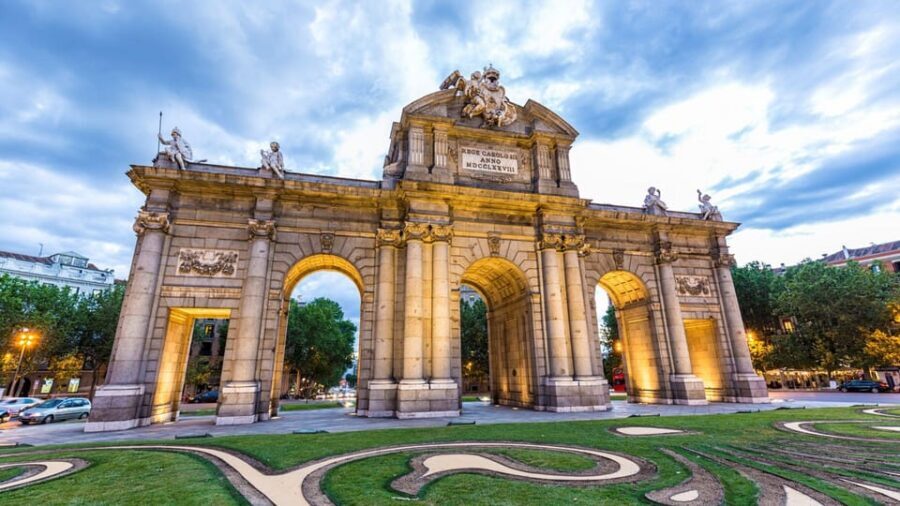 Best of Madrid: Private Walking Tour with a Local - Where the tour shines for real Madrid time