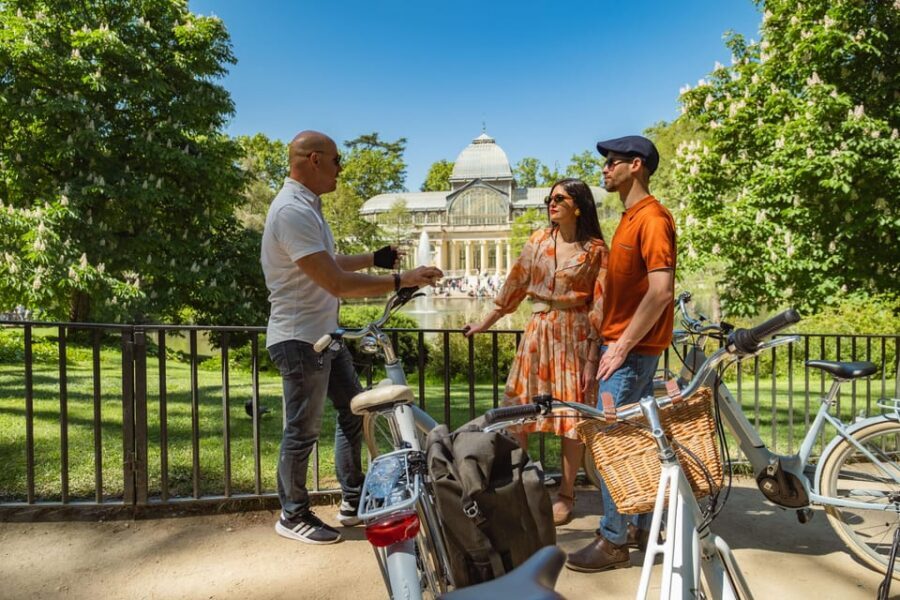 BiciTapeo : Tapas and Highlights Guided Vintage Bike Tour - Plaza de la Villa and Plaza Mayor: Streets That Explain Themselves