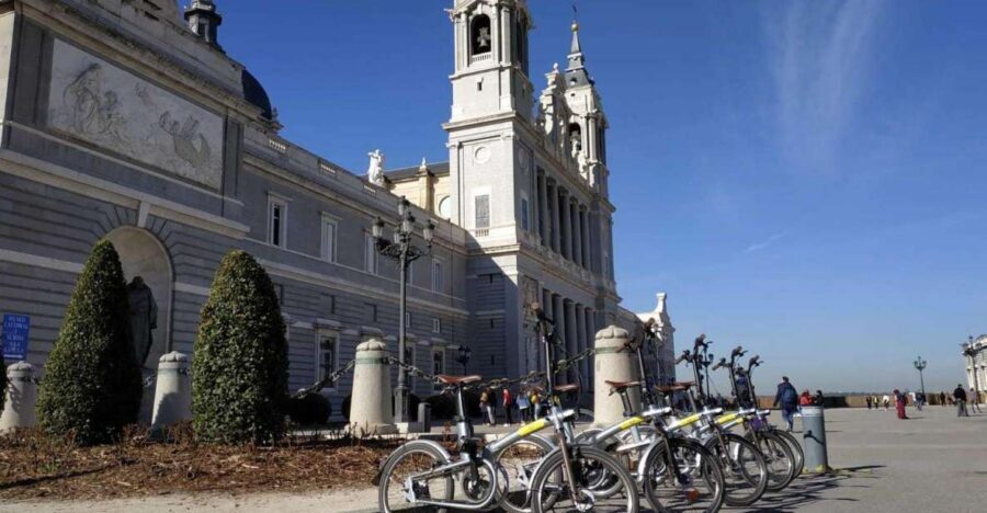Bike Tour Through Madrid Río and Casa de Campo - Meeting up at Wonder Tours (and what to expect for the ride)