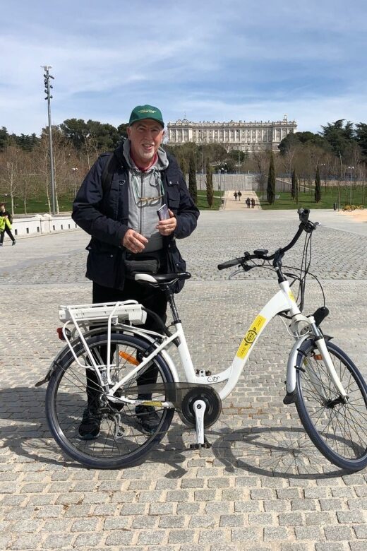 Bike Tour Through Madrid Río and Casa de Campo - Casa de Campo: from kings’ hunting grounds to weekend rowing