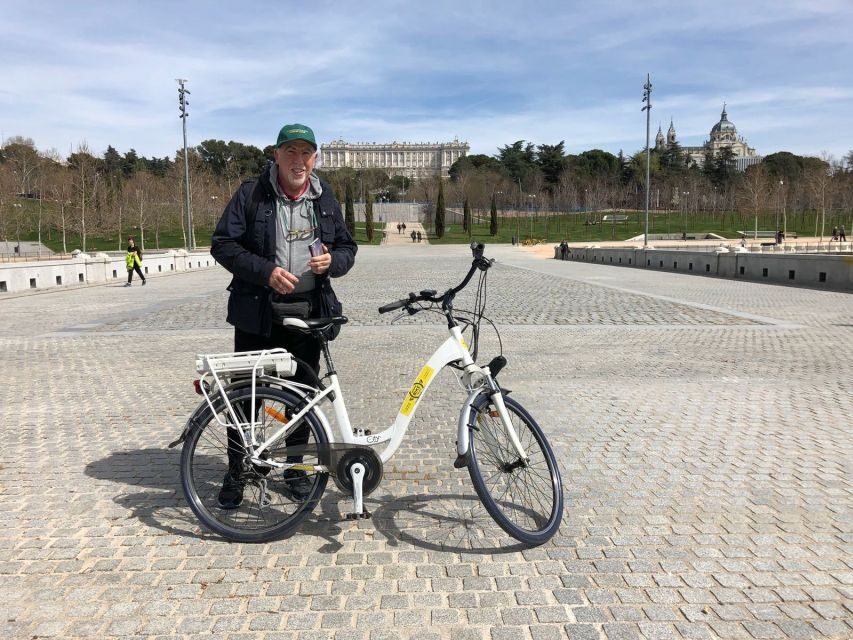 Bike Tour Through Madrid Río and Casa de Campo - From Plaza Mayor to Plaza de Oriente: royal landmarks at bike speed