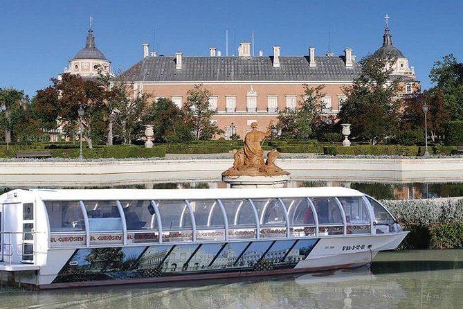 Boat cruise with guide on board + Historical City Adventure Gift - Key highlights to look for