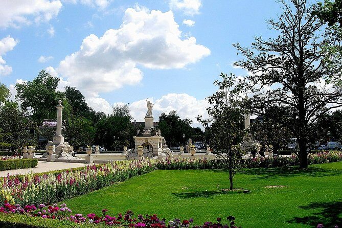 Boat cruise with guide on board + Historical City Adventure Gift - Aranjuez in 45–60 minutes: the royal vibe without the museum slog