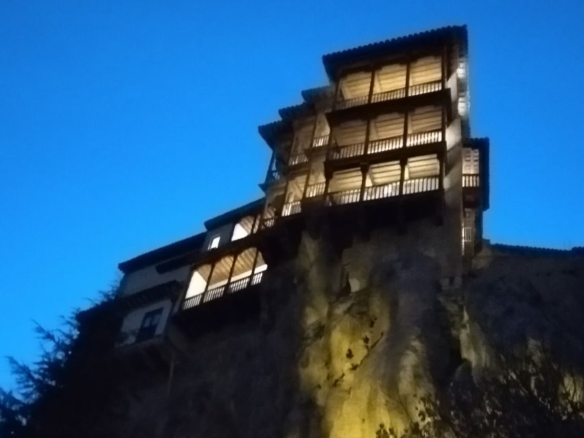 Cuenca: Nighttime Highlights Walking Tour in Spanish - Start at Plaza Mayor 1: Get Your Bearings Fast