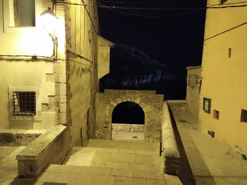 Cuenca: Private Walking Tour of Medieval Cuenca - Meeting outside the Tourist Information Center and pacing for 2 hours