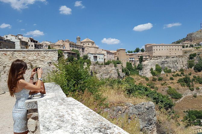 Day Trip to Cuenca from Madrid with Cathedral Visit - First stop in Tarancon: bathroom and breakfast before the climb