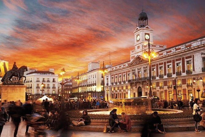 Discover Madrid's Live Music Scene - The Host Makes It Work: Friendly Energy and Good Coordination