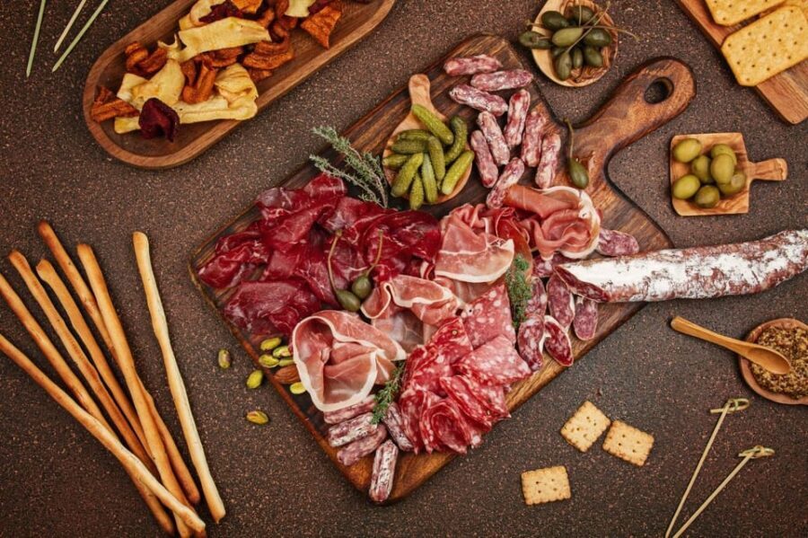 Discover the best "Wines and Tapas in Madrid". - Entering The Austrias: Old-Town Energy and Centenary Taverns