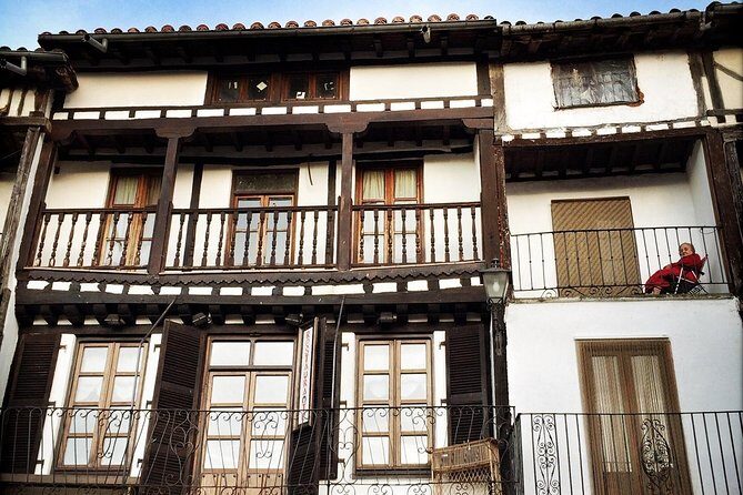 Discover the unique wine and villages of the Sierra de Salamanca - Lunch in a preserved hilltop village: food that fits the day