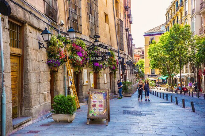 Don Quixote Quest Experience in Madrid - Stop 1: Plaza Mayor, your puzzle-launch point