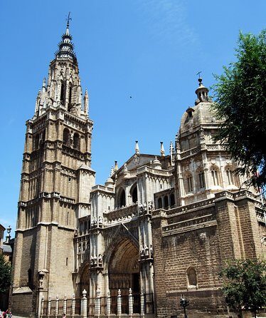 El Escorial, Valley and Toledo Day Tour from Madrid - Meeting near Moncloa: what the morning flow feels like