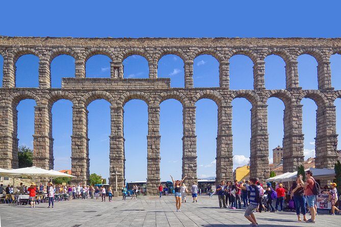 El Escorial, Valley & Segovia day tour from Madrid - Segovia on foot: aqueduct views and a guided old town route
