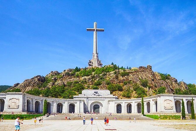 El Escorial, Valley & Segovia day tour from Madrid - Transportation and comfort: air-conditioned coach, but bring common sense