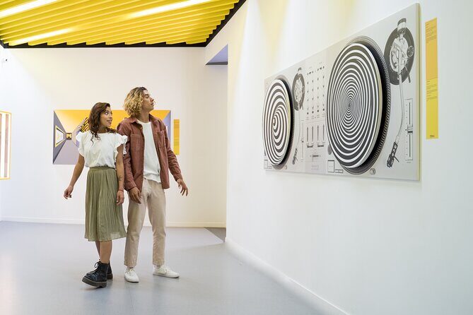 Entrance to the Museum of Illusions Madrid - Price and value: is $18.06 a good deal?