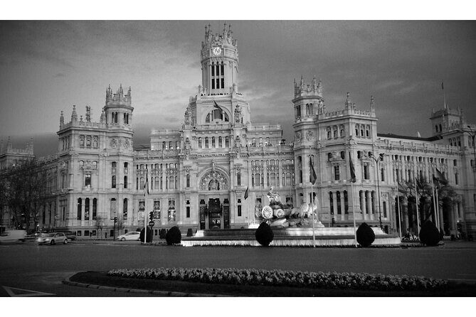 Essential Madrid: Private Walking tour - Prado-Area Classics: Neptune Fountain and the Paseo del Prado Garden Walk