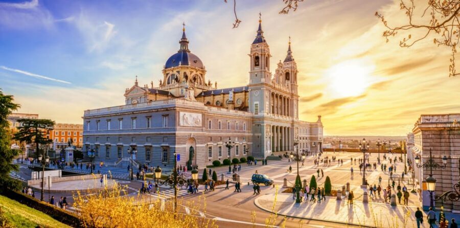 Essential Madrid: Walking Tour of the Historic Center - Key highlights worth planning around