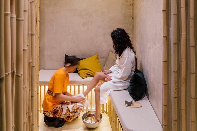 Eternal Youth Facial Treatment - Detox back and leg massage: the body portion that sets the tone