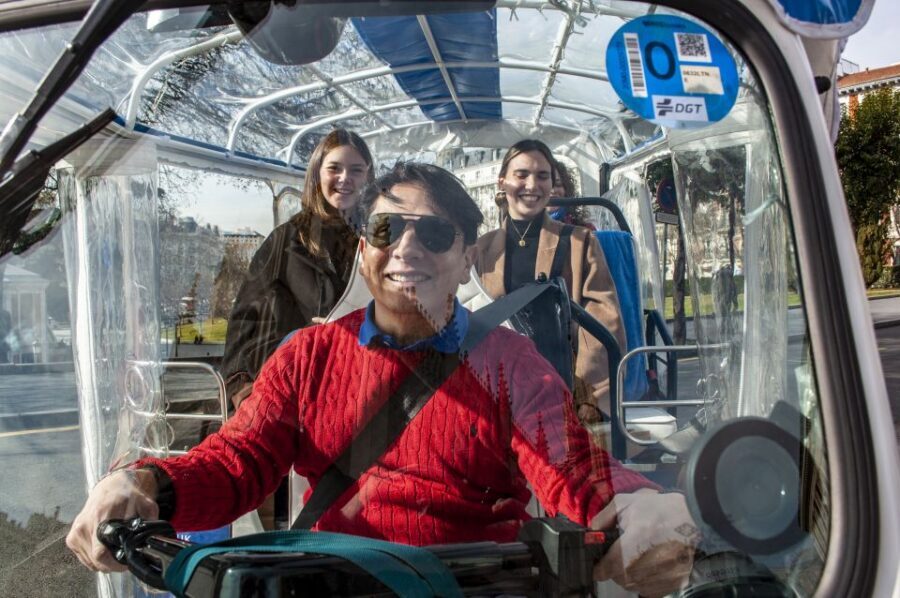 Explore Madrid’s Top Sights on an Electric Tuk-Tuk Tour - Pickup at the VIPS bus stop and how the hour plays out