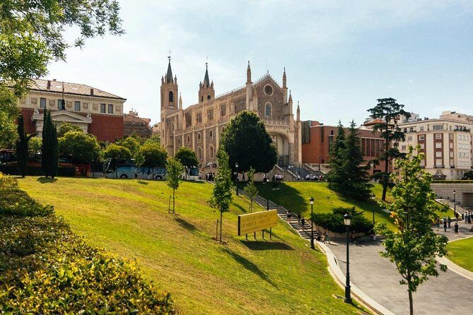 Family Friendly Madrid Private City Tour - How the private guide keeps adults and kids on the same page